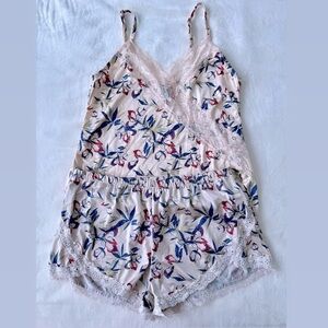 Vince Camuto Satin Floral Lace Trim Camisole & Shorts Pajama Set Size S